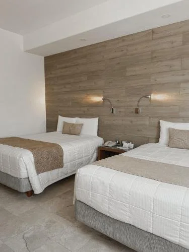 Queen Shared (2 beds)