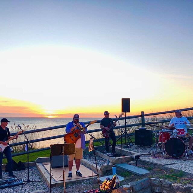 The Realm ( acoustic ) streams live from The Rams Head Inn from 6 to 7pm on fb live.  Please check it out. Spread the word. #ramsheadinn #shelterinplace #shelterisland #montauk #southold #sagharbor #wvu #easthampton #southampton #hamptons #islandlife