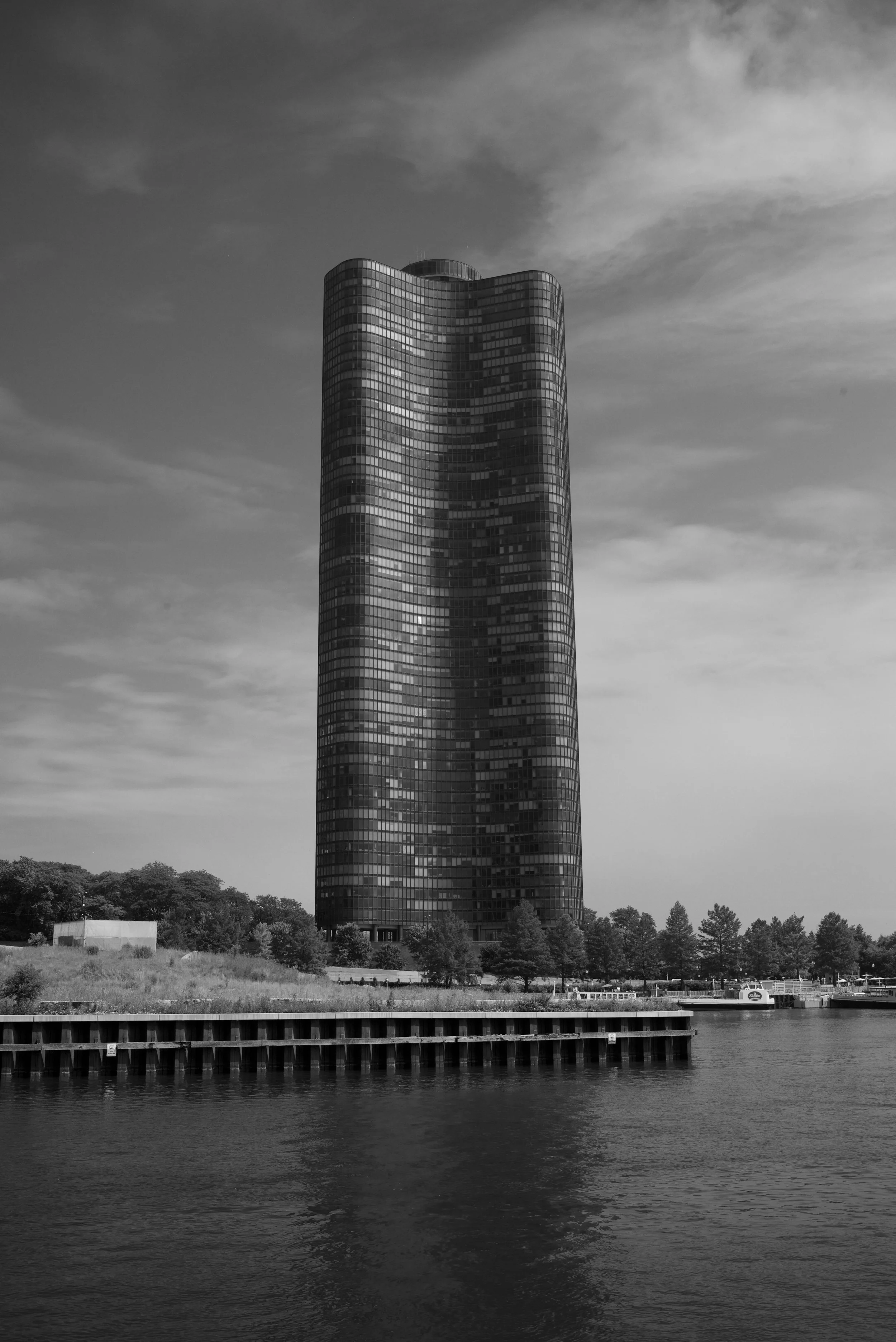 Lake Point Tower, 1968. Schipporeit, Heinrich, Graham.