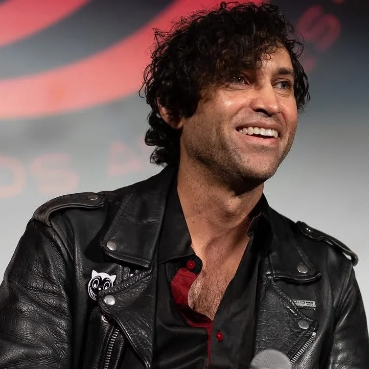 New With Miska Podcast episode is out with @mikecuenca_ 

Mike Cuenca is a wonderful truly indie director, and he returns to the podcast. He's the first returning guest!
A great talk about filmmaking, culture, Los Angeles, and of course Finnish direc