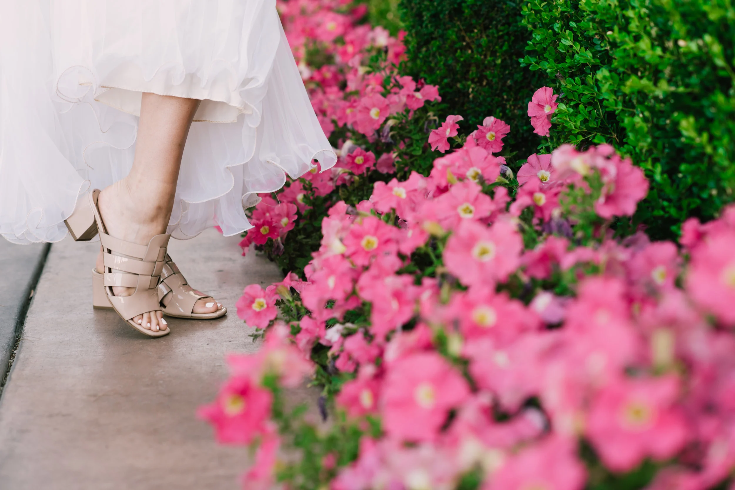 Patent leather M. Gemi sandals add a bit of freshness to this vintage outfit.