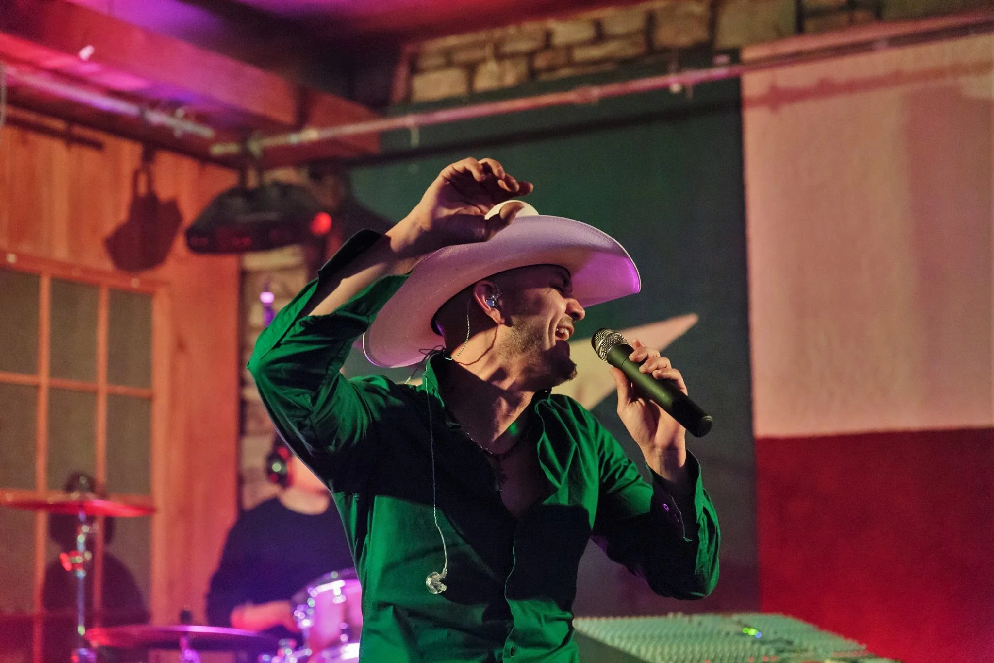 felix truvere at inn texas flag passion2.jpg