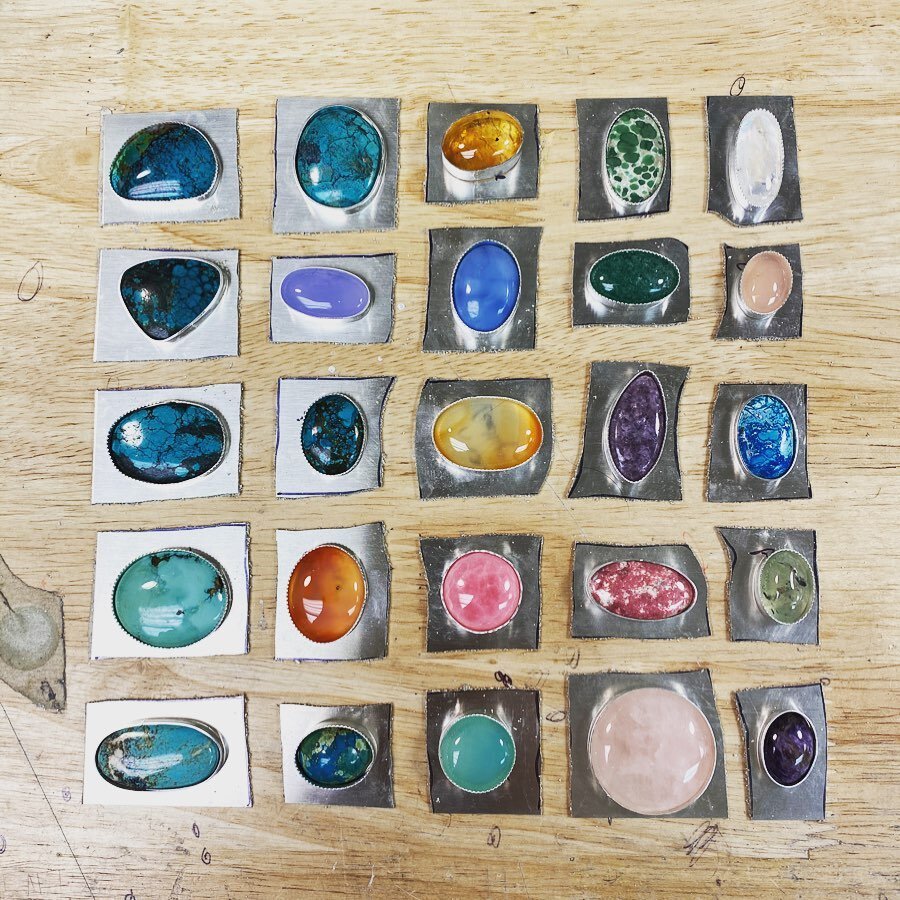 Day 18: (I know I know I&rsquo;m late) &ldquo;Color&rdquo;
✨
I watched a video once of an australian lapidary artist halving what appeared to be a rough hewn nondescript beige rock revealing inside the most gorgeous deep blue/purple/green opal I have