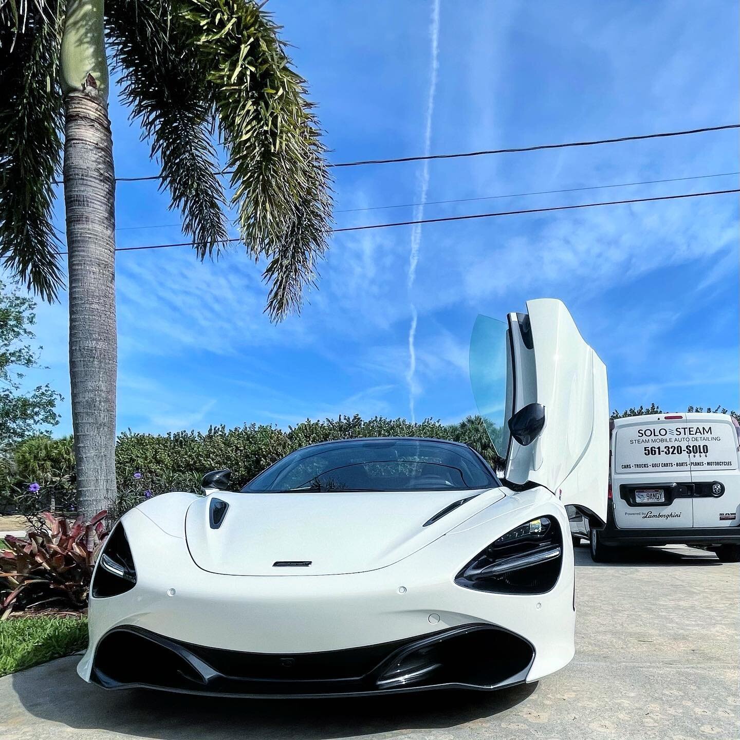 #McLaren720S 
Engine: Twin-turbocharged 4.0-litre V8 engine. 
0-60 mph: 2.8 seconds. 
Top Speed: 212 mph.
Only 500 have been made 
What do you think about this beast ? 
#solosteam