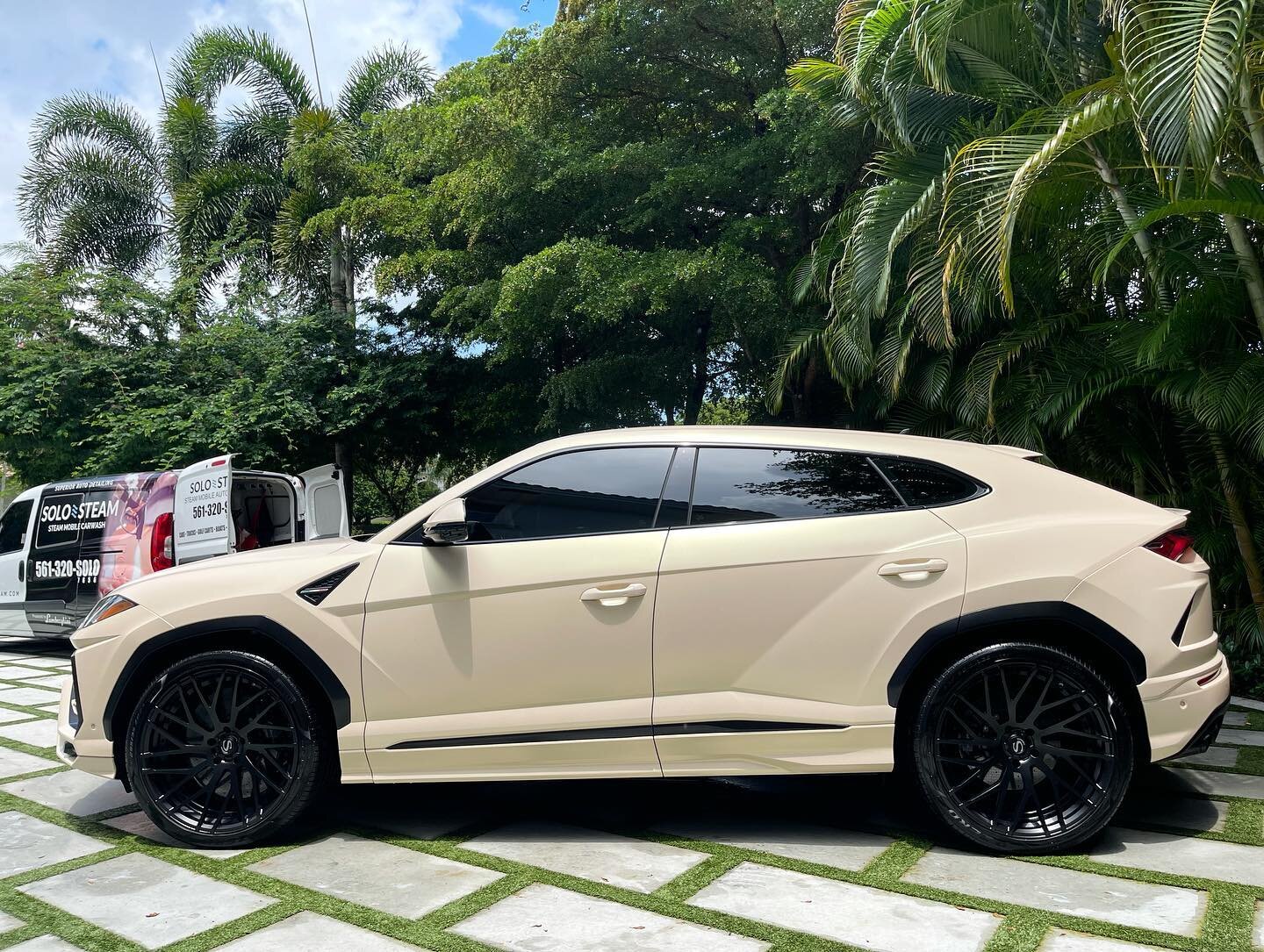 The pure Lamborghini design and the outstanding performance makes the Urus absolutely unique

Get your luxury vehicles detailed by our team 😎
#solosteam