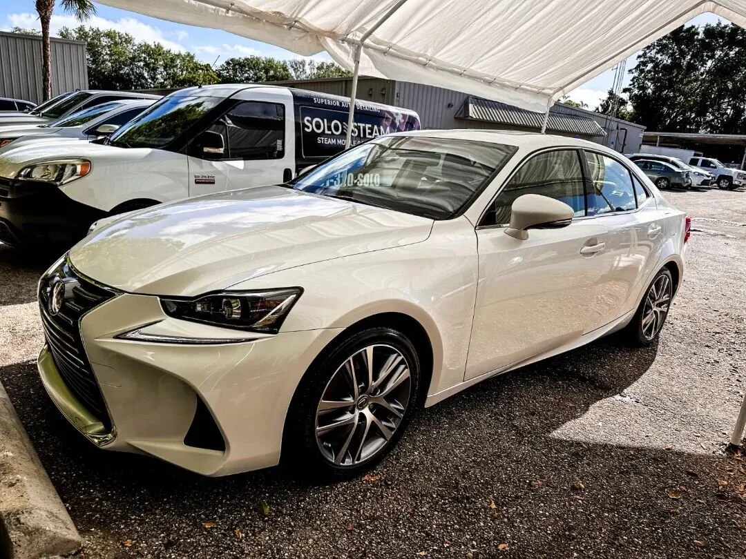 Are you looking for a car wash and detailing experience that exceeds all your expectations? 

Look no further! At SOLOSTEAM we have revolutionized the way cars retain their shine and splendor. And now, we want you to be one of the first to experience