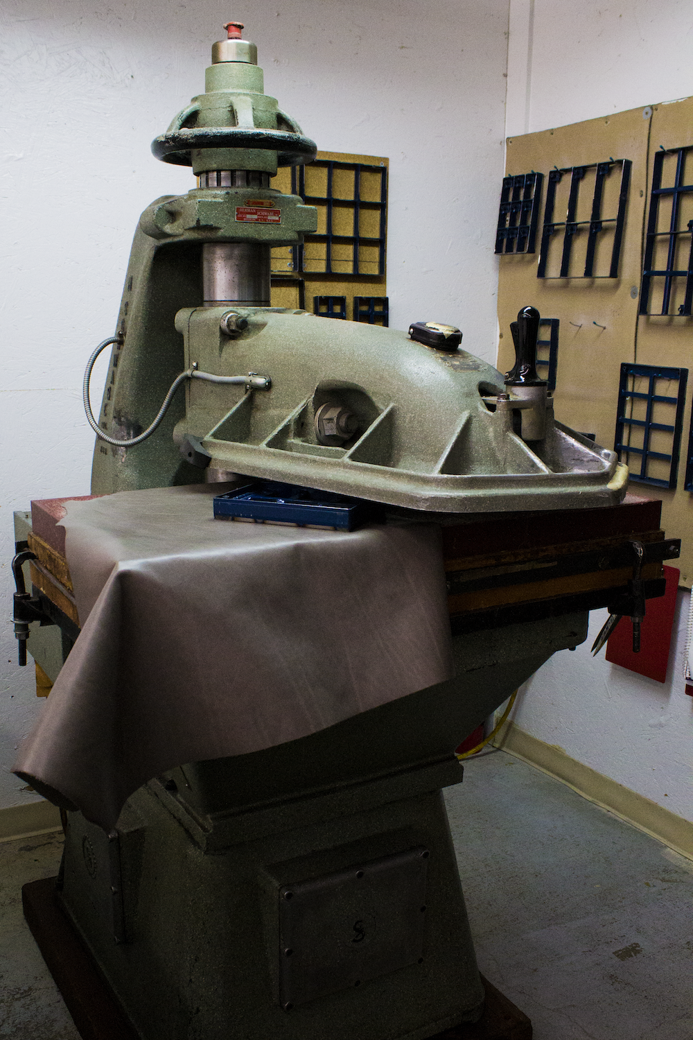 Leather cutting machine