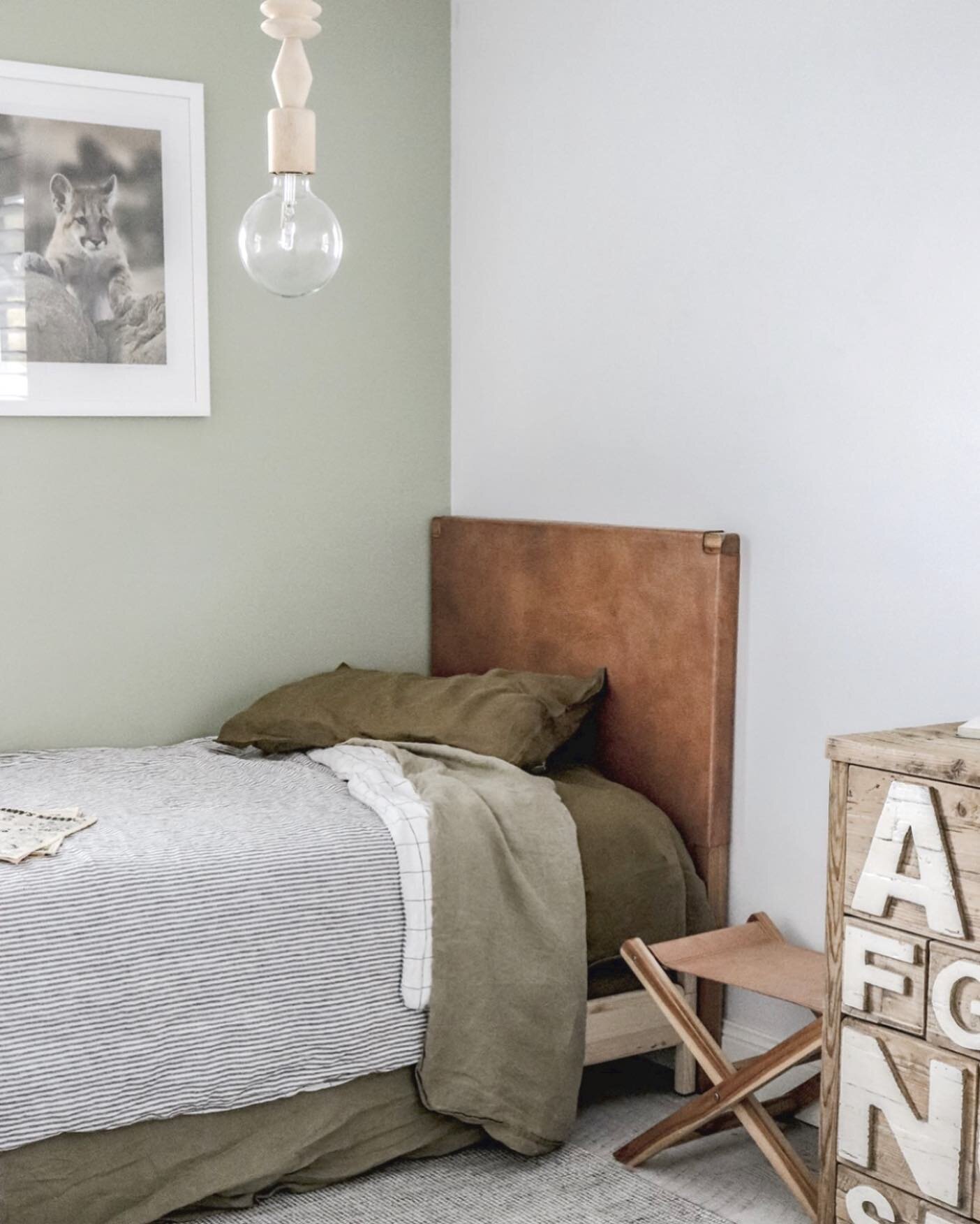 Feeling inspired by these earthy hues in this boys bedroom! The leather headboard and stool by @cocounika are perfect additions to this space! How can we help with your next leather project? 

#bellapelleleather #bellapelle #leatherhide #leatheruphol