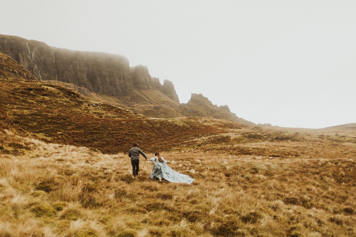 Scottish highlands&hellip; aisle of Skye&hellip; big post about this crazy incredible vow renewal and trip comin&rsquo; at you real soon. Enjoy these sneak peek beauties for now 😍

Who&rsquo;s next? Let&rsquo;s go run around the UK and get you marri