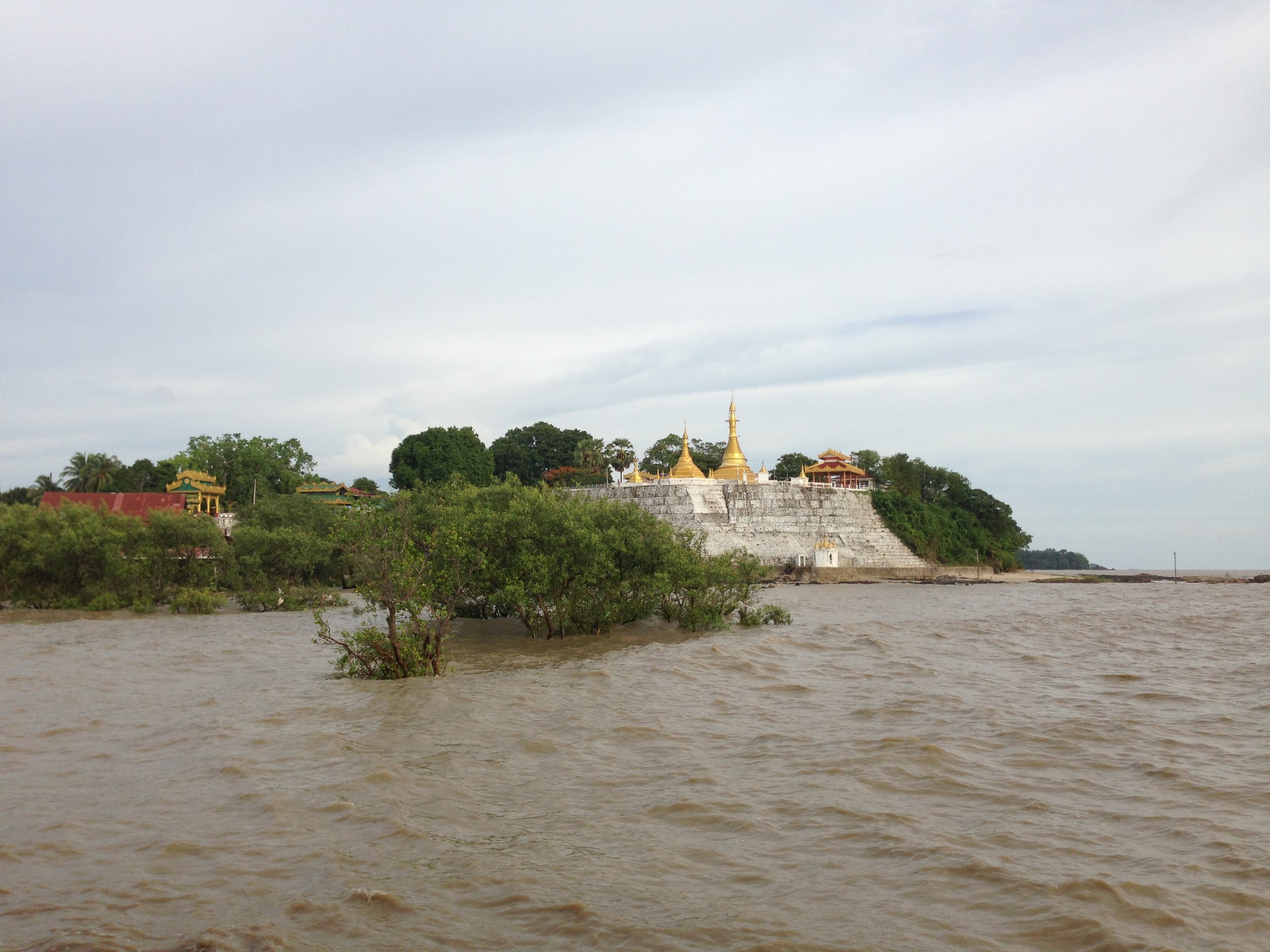 Temple on the Salween River (Bian Yongmin, 2017)
