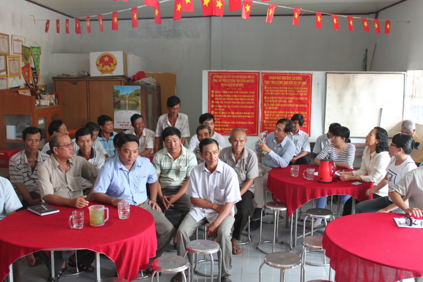  Meeting of stakeholders at the workshop on “Building ecological tools for improving values of floating rice in Cho Moi district”&nbsp;(Credit: RCRD) 