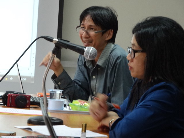  Dr. Kanokwan Manorom and Dr. Surasom Krisanachuta at the RECOVER workshop on 8 April 2015 (Credit: Phontep Bungkla) 