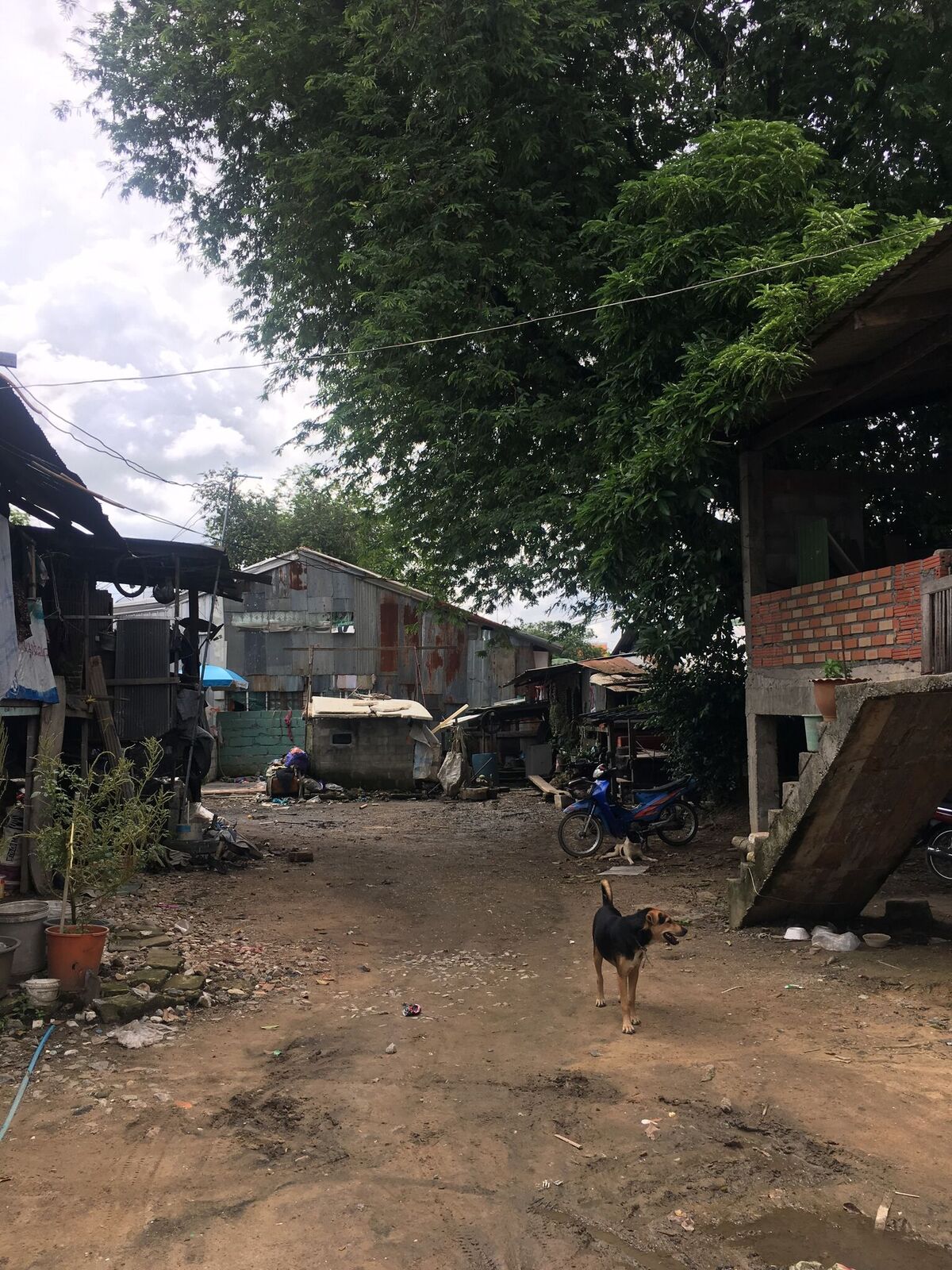 Chan Viroj railway community still experiences severe flooding (Photo by Carl Middleton)