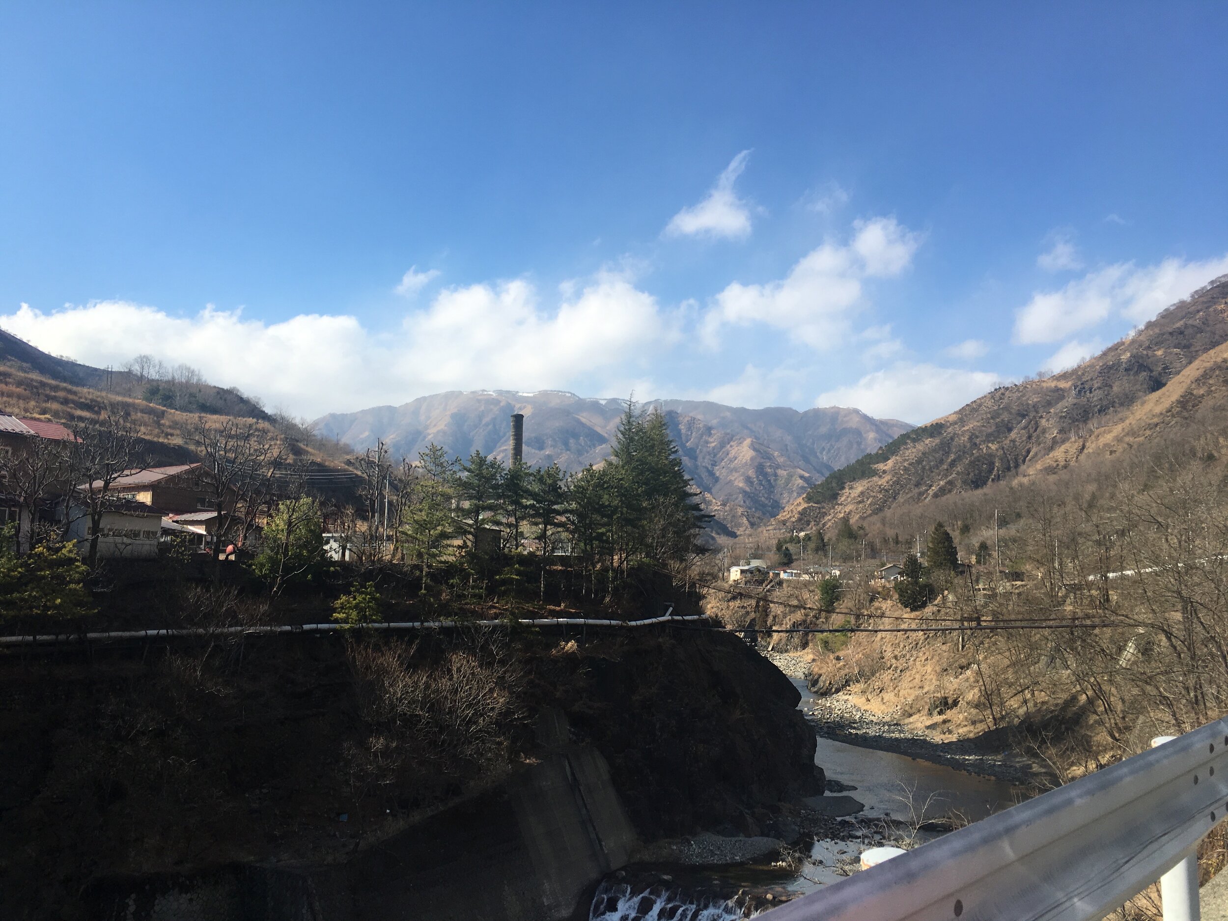  Photo 1: Copper was discovered in the early seventeenth century in the mountains near Nikko in Tochigi prefecture. The Ashio copper mine established there produced 40% of Japan’s total coal production in the early twentieth century. However, mining 