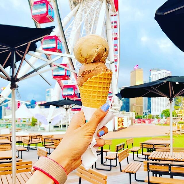 *請到Happy Cow Facebook專頁參加*
【炎炎夏日☀️食Happy Cow🍨🍦&ndash;可以嬴取獎品!🎁】 炎炎夏日☀️食番杯冰凍甜點🍨🍦，真係透心涼呀🤩!唔知大家有無好介紹呢❤️?大家只要係以下留言，就有機會嬴取獎品🥳!
*比個提示大家呀，係H同C字頭嫁，兩個字既全植物性冰凍甜點品牌。*🥰 由即日起到6月11日，根據以下指示完成登記, 回答最快和提交正確答案的朋友，即有機會贏得5杯Happy Cow 125ml裝冰凍甜點!

參加方法：
1. 讚好👍🏻Ha