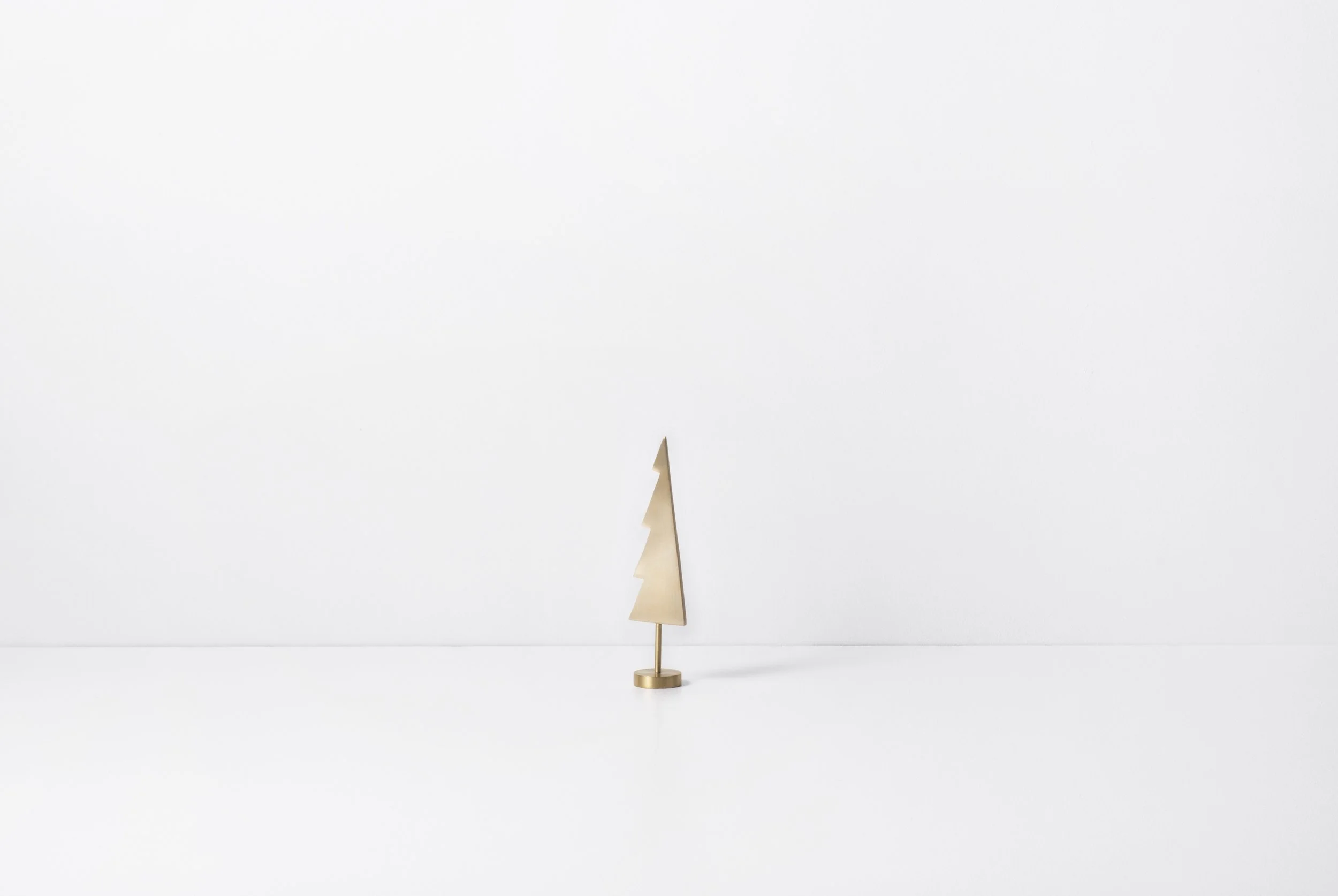 24191_WINTERLAND_BRASS_TREE_SOLID.jpg
