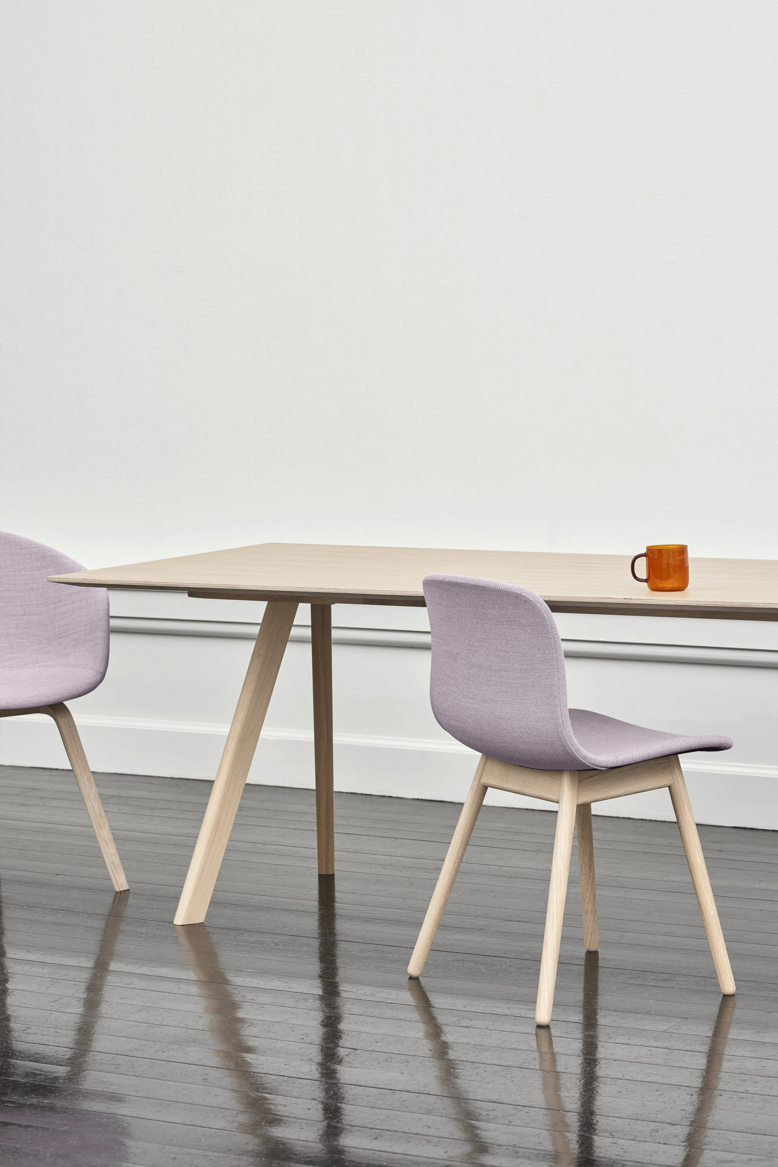 CPH30 Table oak matt lacquered_AAC13 Base matt lacquered oak Uph Steelcut Trio 806.jpg