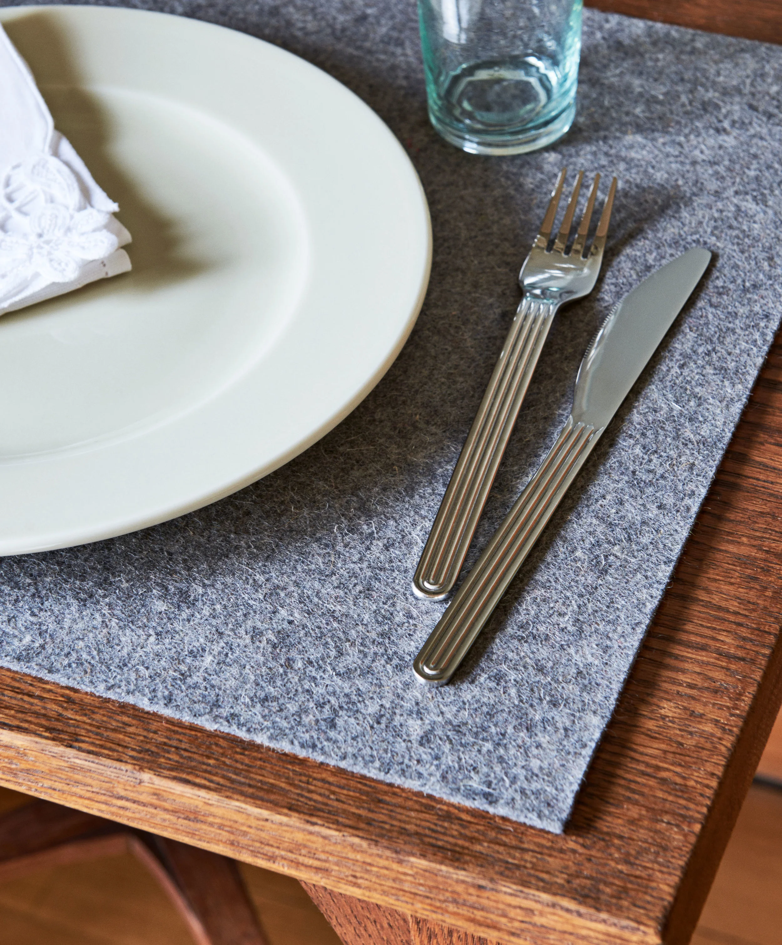Place Mat grey_Sunday.jpg