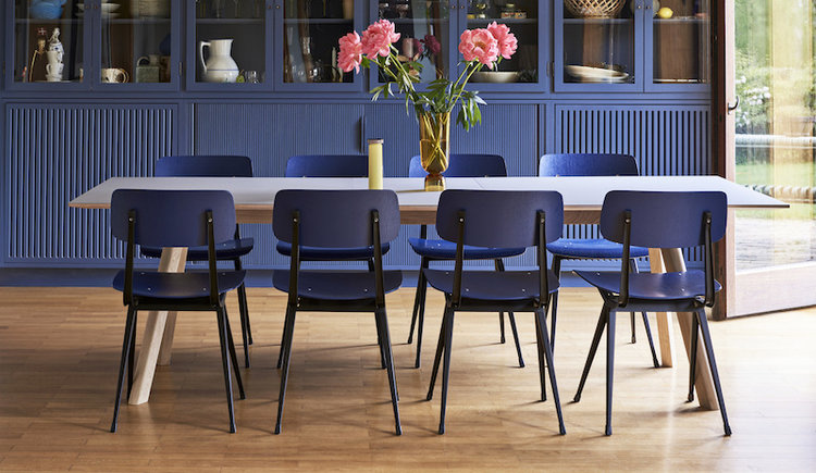 CPH 30 Extendable matt lacquered oak grey lino_Result Chair seat and back dark blue stained oak_Bottoms Up Vase.jpg