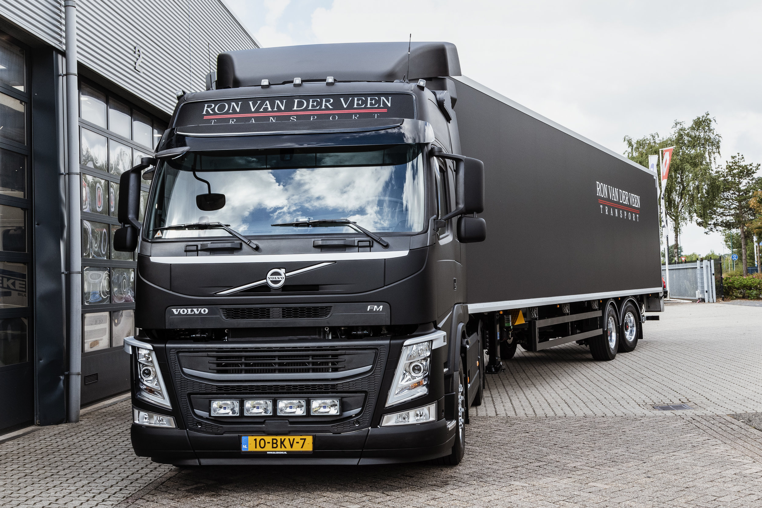  Ron van der veen transport, Transport bedrijf in Gilze.  Volvo 