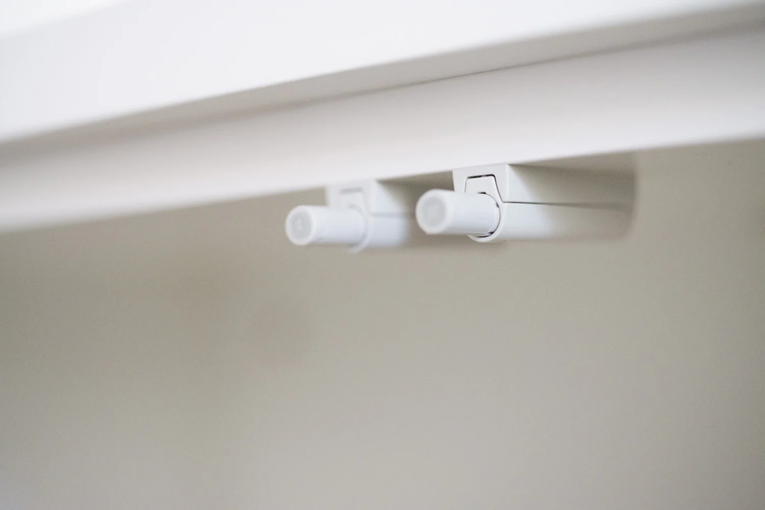 Touch-latches. Push to open.