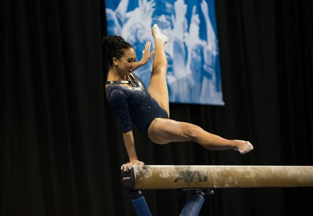 Peng-Peng Lee performing Homa flares
