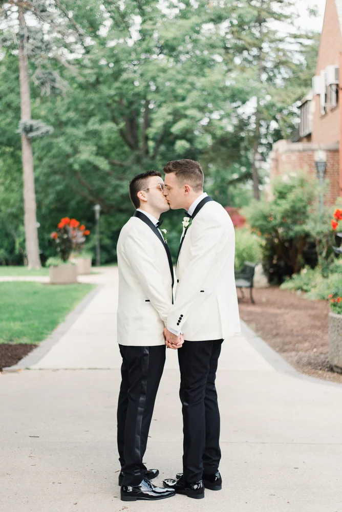 This romantic summer same-sex wedding in Hamilton, Ontario at the Dundas Valley Golf and Curling Club and McMaster University was nothing short of perfect. The classic, elegant, mixed metals styled wedding was captured by Hamilton Wedding Photographer Kayla Potter.