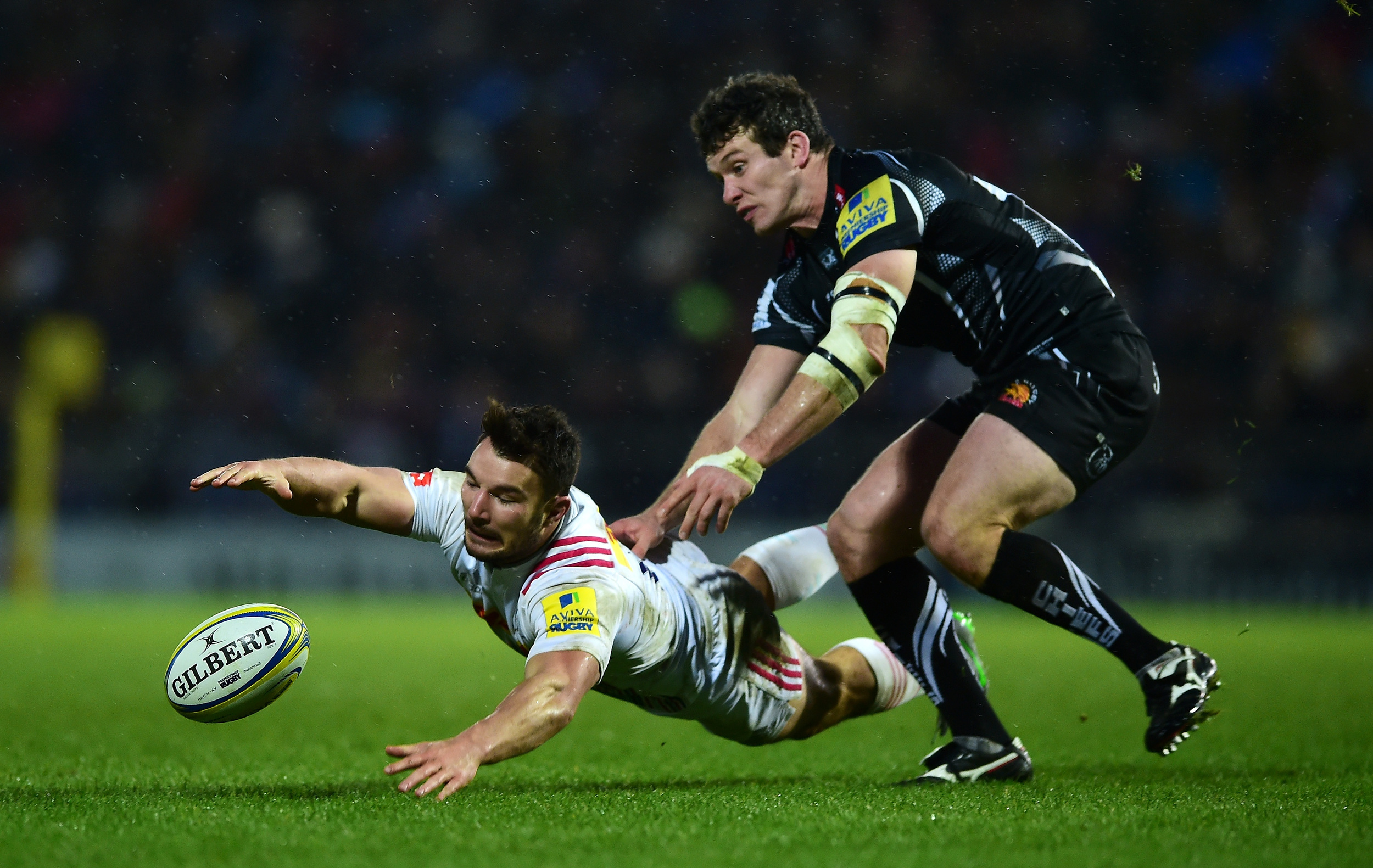  George Lowe of Harlequins dives for the loose ball. 