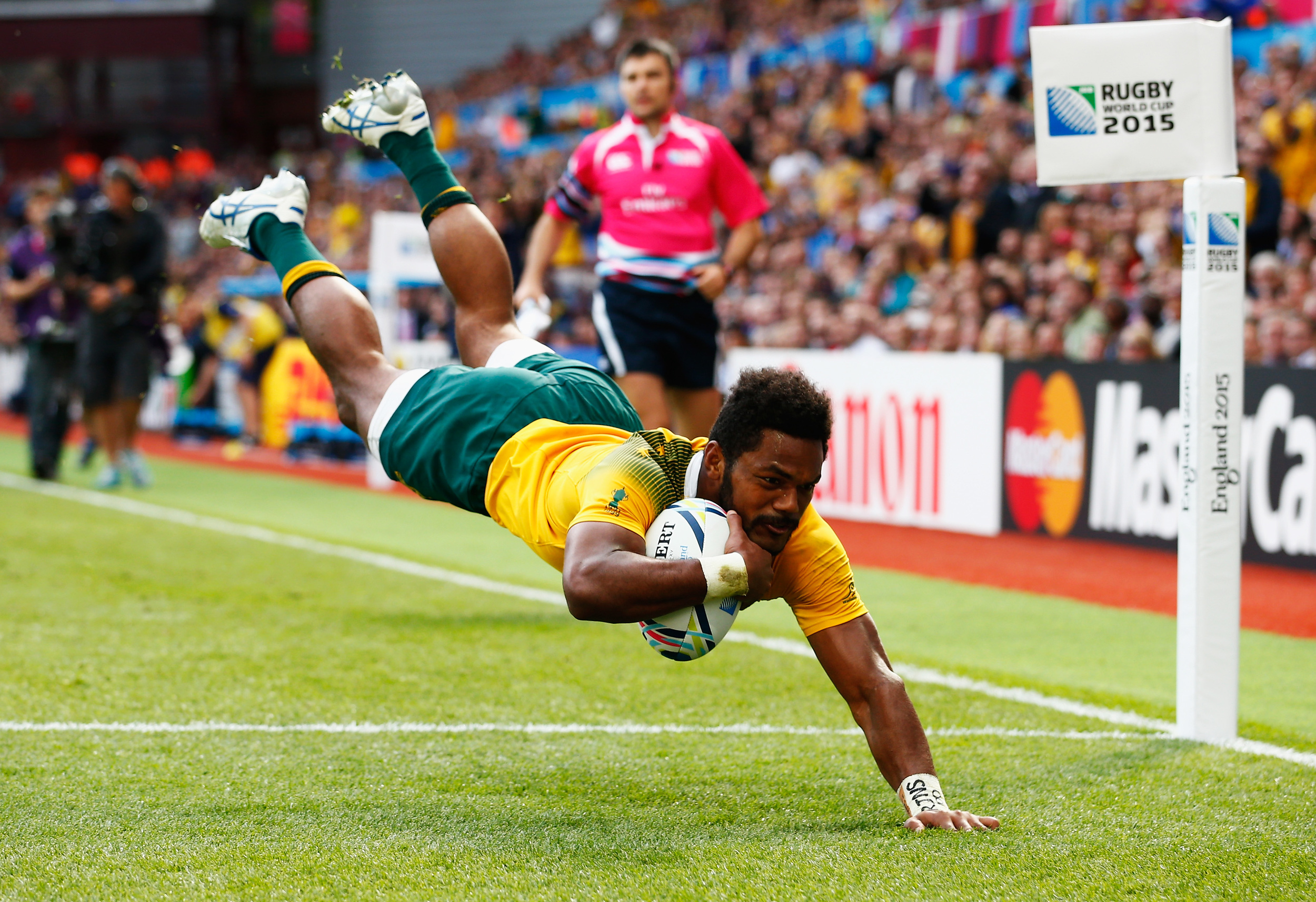  Henry Speight diving in 