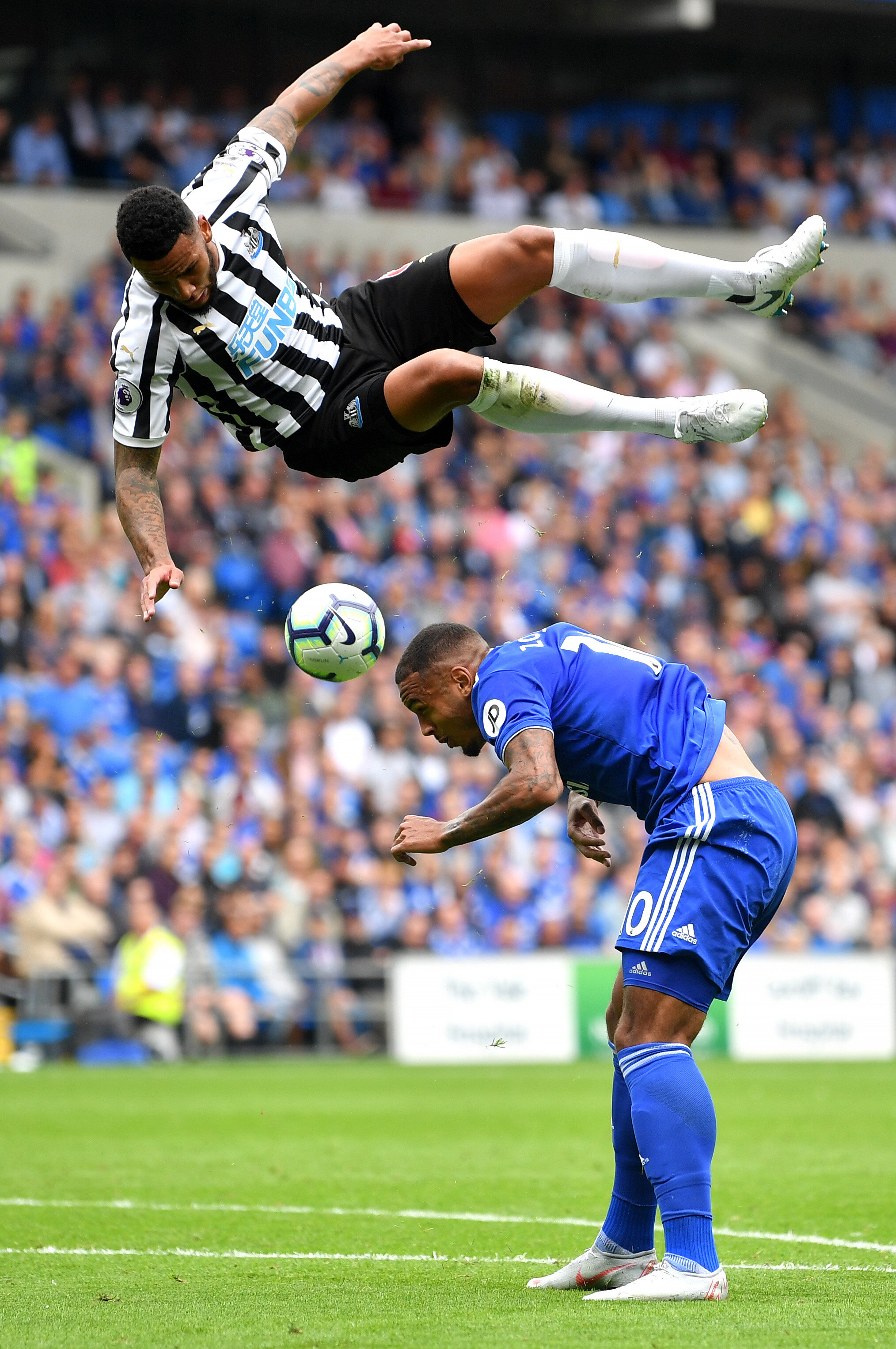  Jamaal Lascelles goes airborne over Kenneth Zohore 
