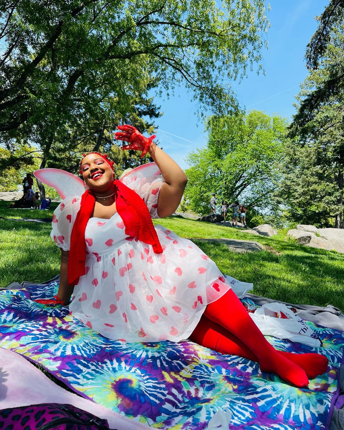 I&rsquo;m late! But I just wanted to share a bit of my magical weekend. My bestie @thouartanuli invited us to the Black Fae Day celebration and I got to be a fat cherry fairy 🧚🏽&zwj;♀️
It was my first fairy picnic and we had such a great time in th