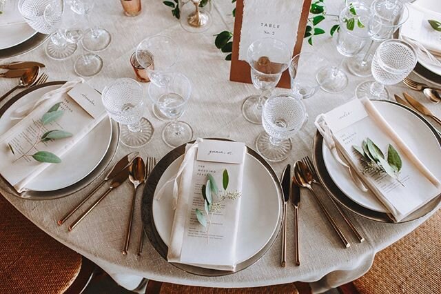 The prettiest place setting from #susngus featured on @theknot 🤍

__
Location: @StoneTowerWeddings @stonetowerwinery | Photography: @nessakphotography | Planner: @lindahaevents | Cinematography: @paperboysfilms | Paper Goods: @ettiekimstudio | Flora