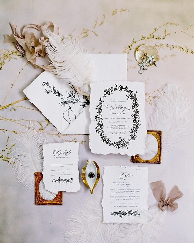 This gorgeous invitation suite was made with our printable templates 😍 DIYed, styled, and photographed by the inimitable @dusoleilphoto 🤍🤍🤍