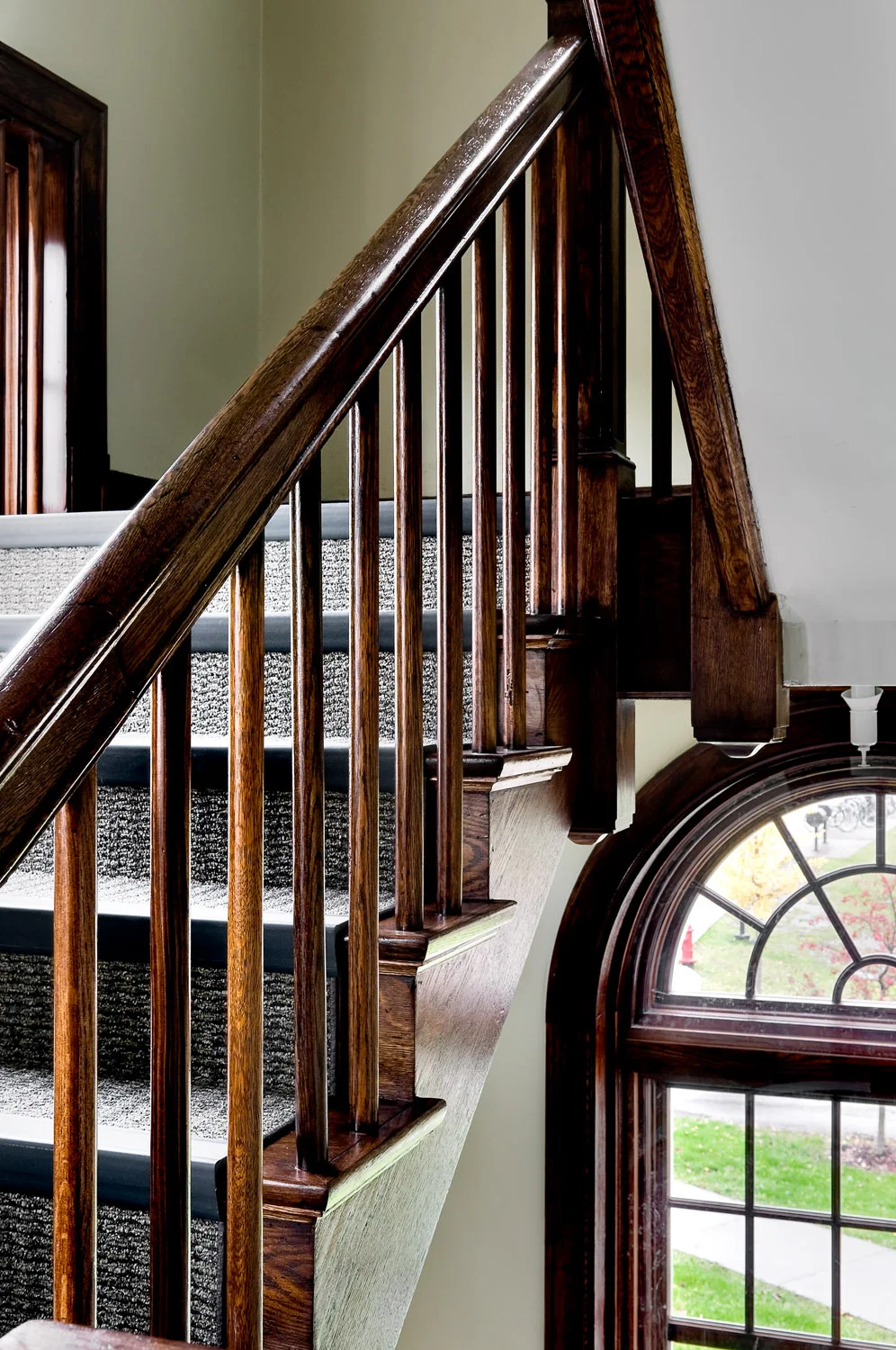 07 Smith and Vansant 09_20091007_3626_Zeta stair with arch window detail.jpg