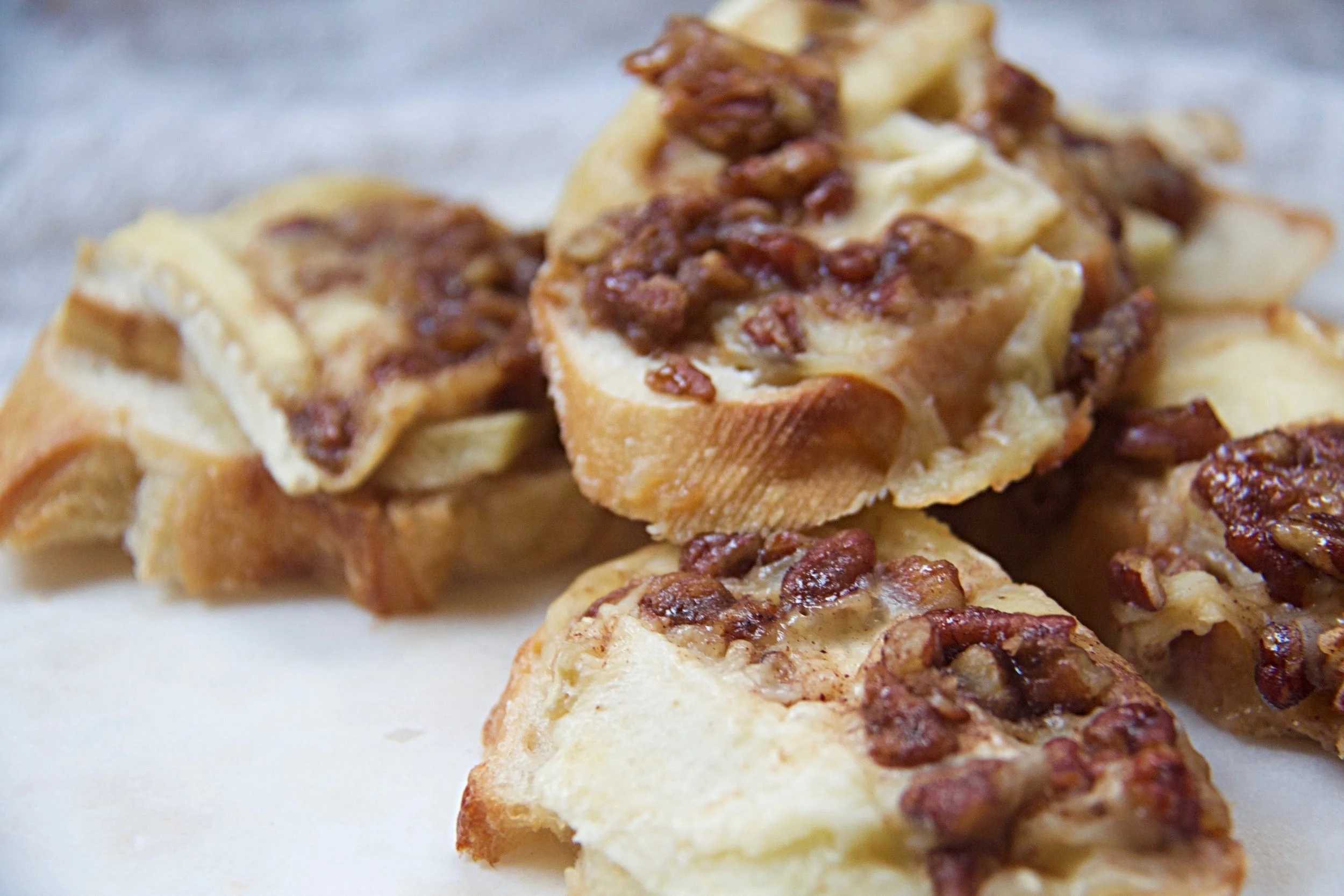 Apple Pecan Crostini.jpg