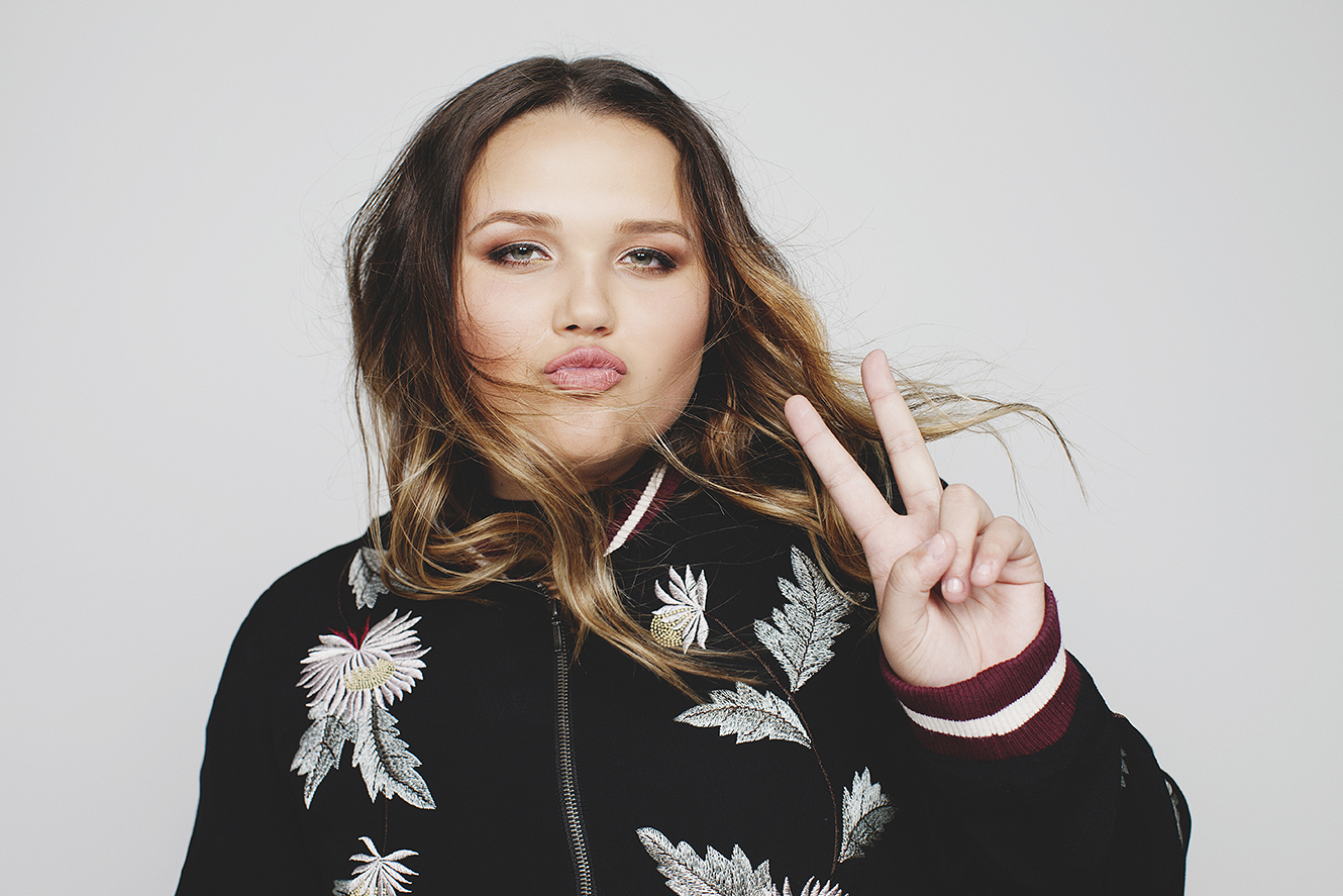 ChloeStuart+MeLissaBaker_sm03.jpg