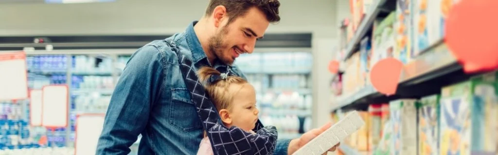 father-and-his-baby-daughter-groceries-shopping-picture-id537436864.jpg