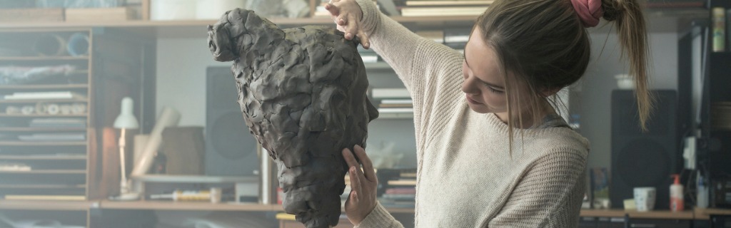 young-sculptor-creates-a-clay-sculpture-picture-id678969546.jpg