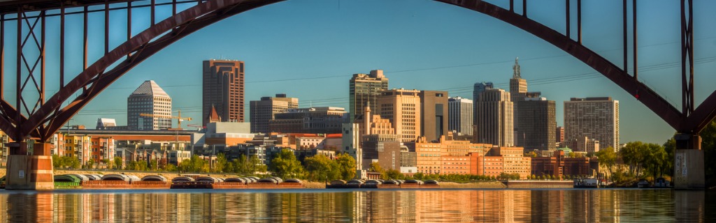 downtown-st-paul-framed-by-the-high-bridge-picture-id187036816.jpg