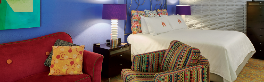 king suite sitting area.png