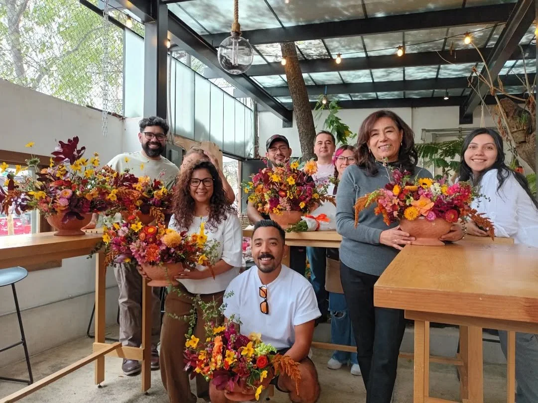 Flores &amp; Brunch
Un taller  para relajarte, crear y disfrutar ✨💐

As&iacute; se vivio nuestro taller floral de oto&ntilde;o del fin de semana #viviendoenflores 

🥐 @panaderia.cafeteria.candelha

#flores #oto&ntilde;o #tallerfloral ✨💐🌸