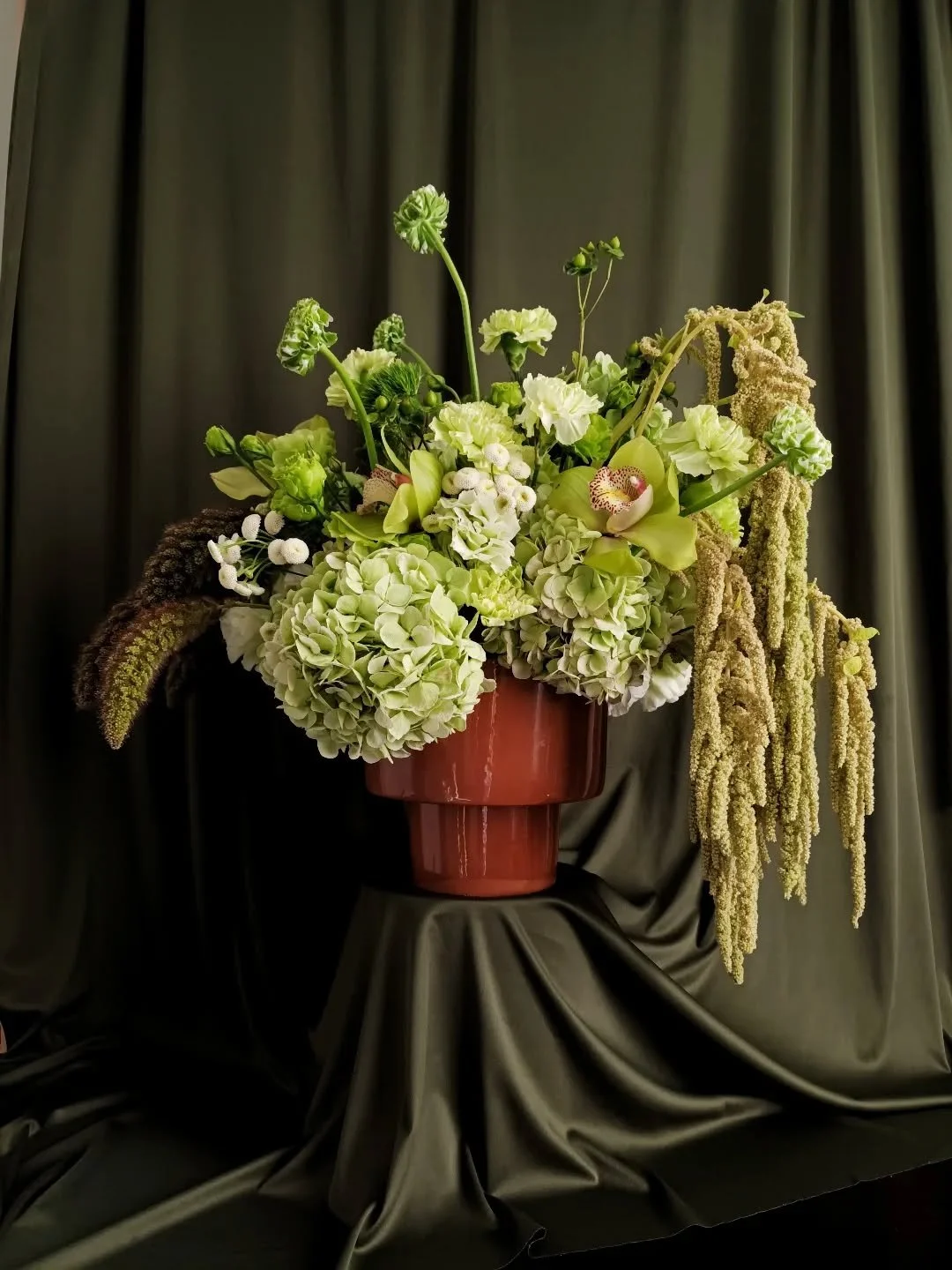 #viviendoenflores 
Flores con encanto 💚🌿✨️

#arreglofloral #flores #regalaflores