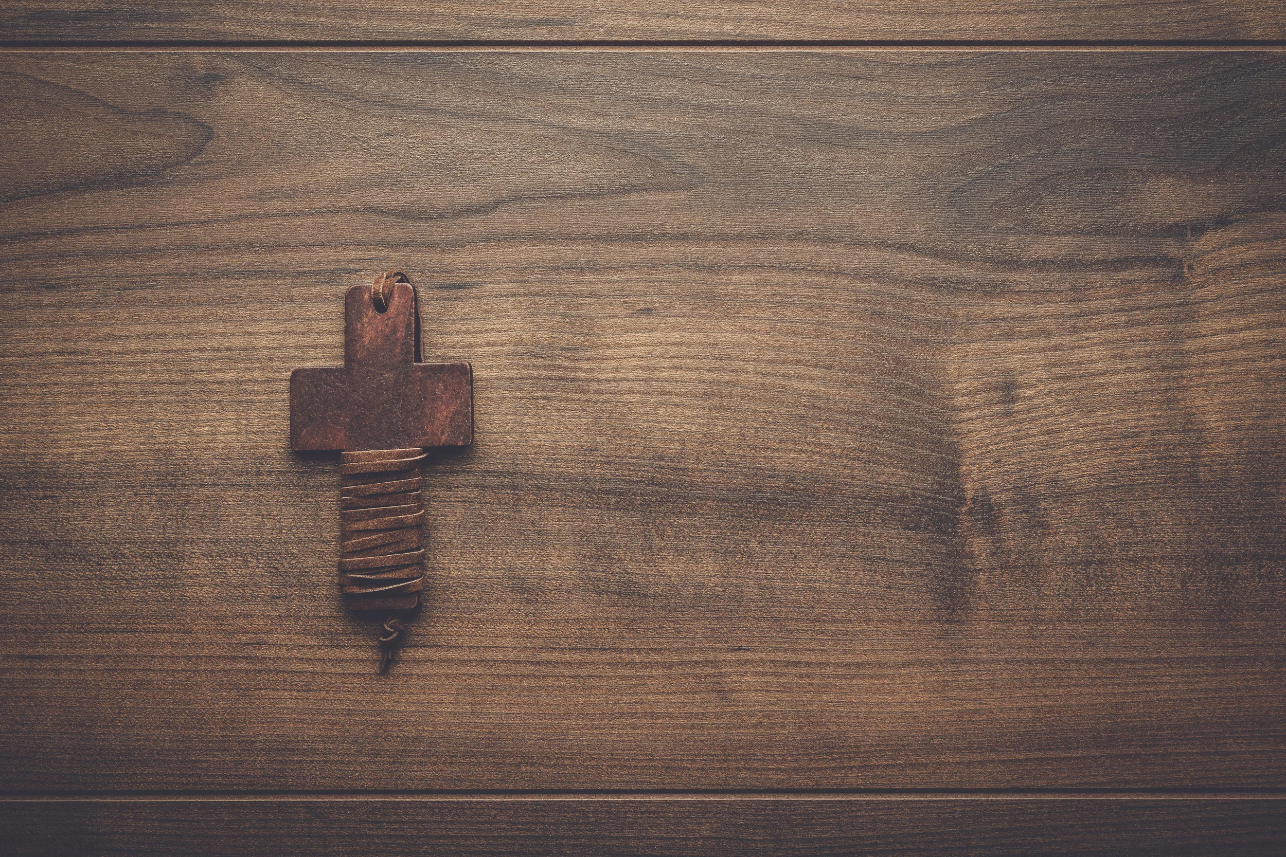cross-over-brown-wooden-background-PMUBFLU.jpg
