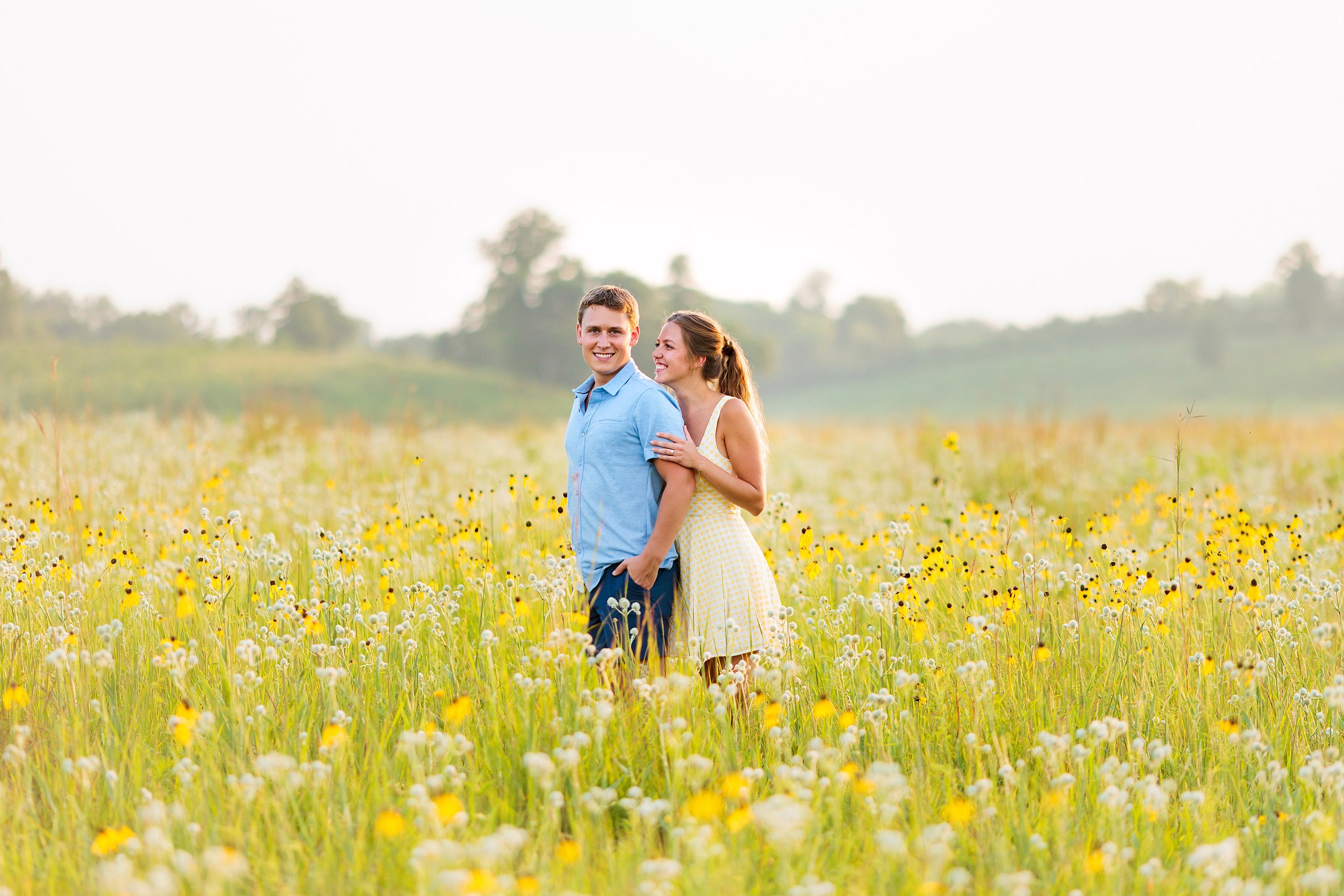 WildflowerEngagementSession_RochesterMinnesota_GoldenHour_AmyDylan_StudioKH_04.jpg