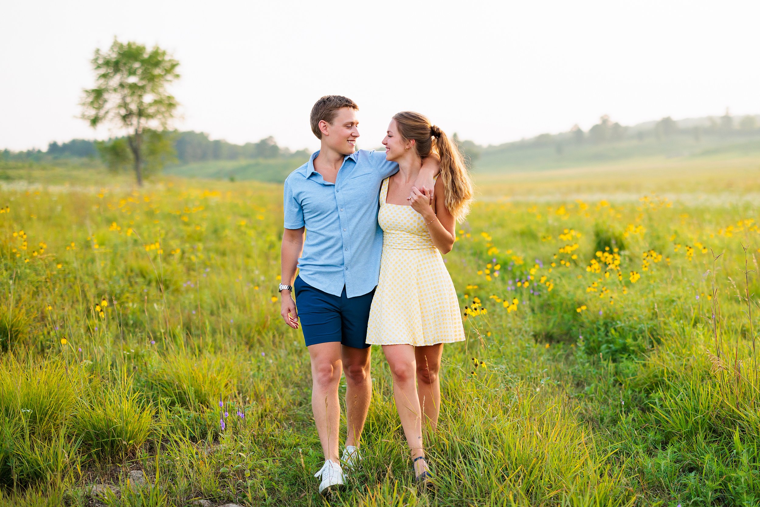 WildflowerEngagementSession_RochesterMinnesota_GoldenHour_AmyDylan_StudioKH_06.jpg