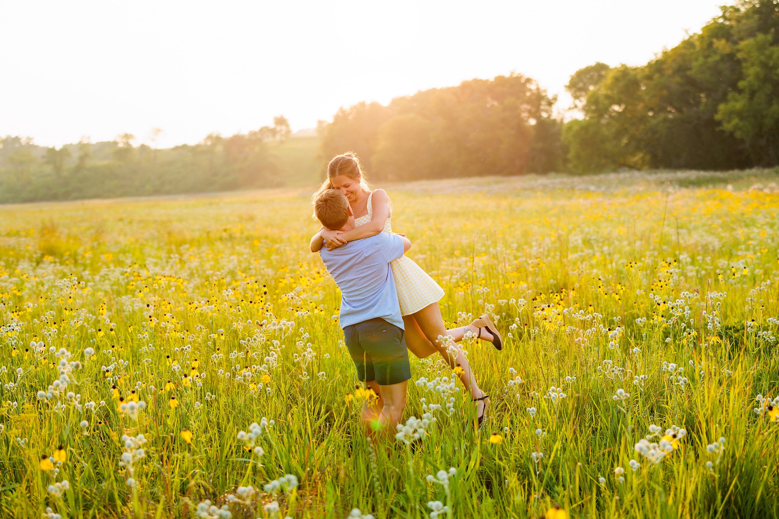 WildflowerEngagementSession_RochesterMinnesota_GoldenHour_AmyDylan_StudioKH_31.jpg