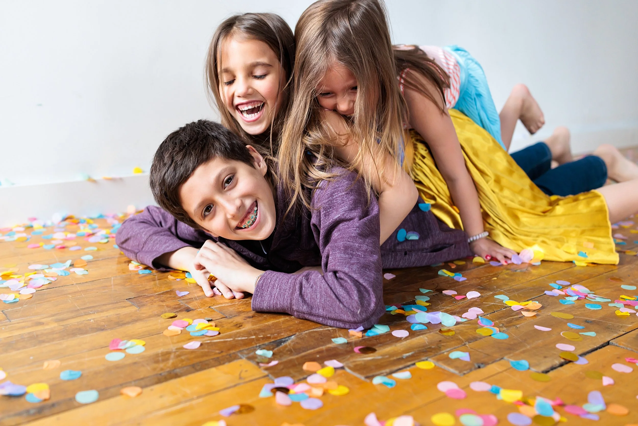 Fun-Minneapolis-Family-Photographer-Colorful-Confetti-08.jpg