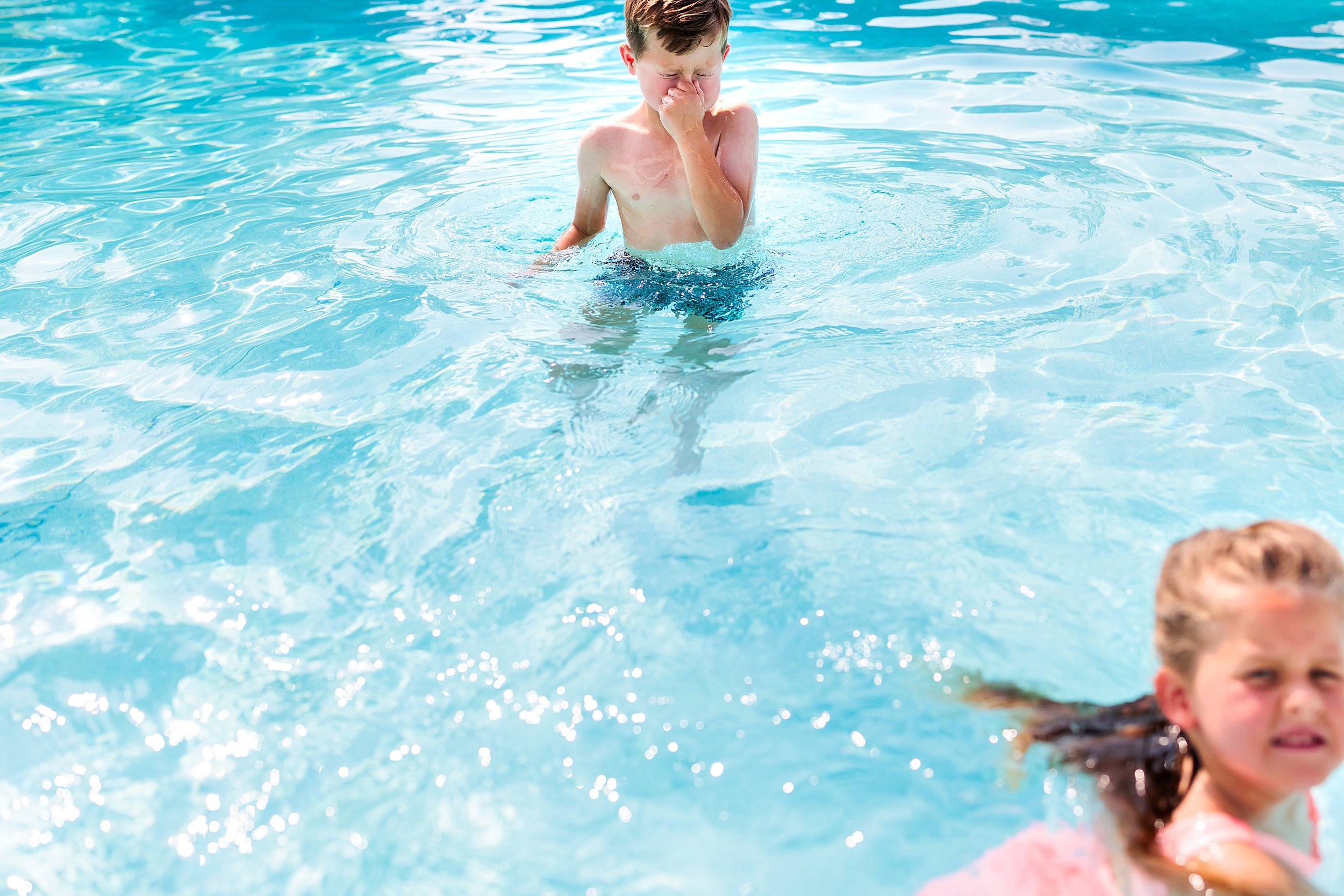 Colorful-Fun-Pool-Family-Session-Minneapolis-Photographer-08.jpg