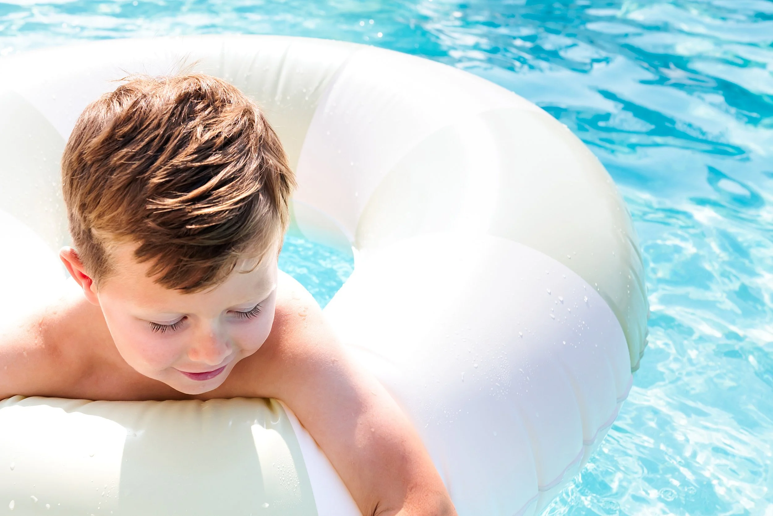 Colorful-Fun-Pool-Family-Session-Minneapolis-Photographer-19.jpg