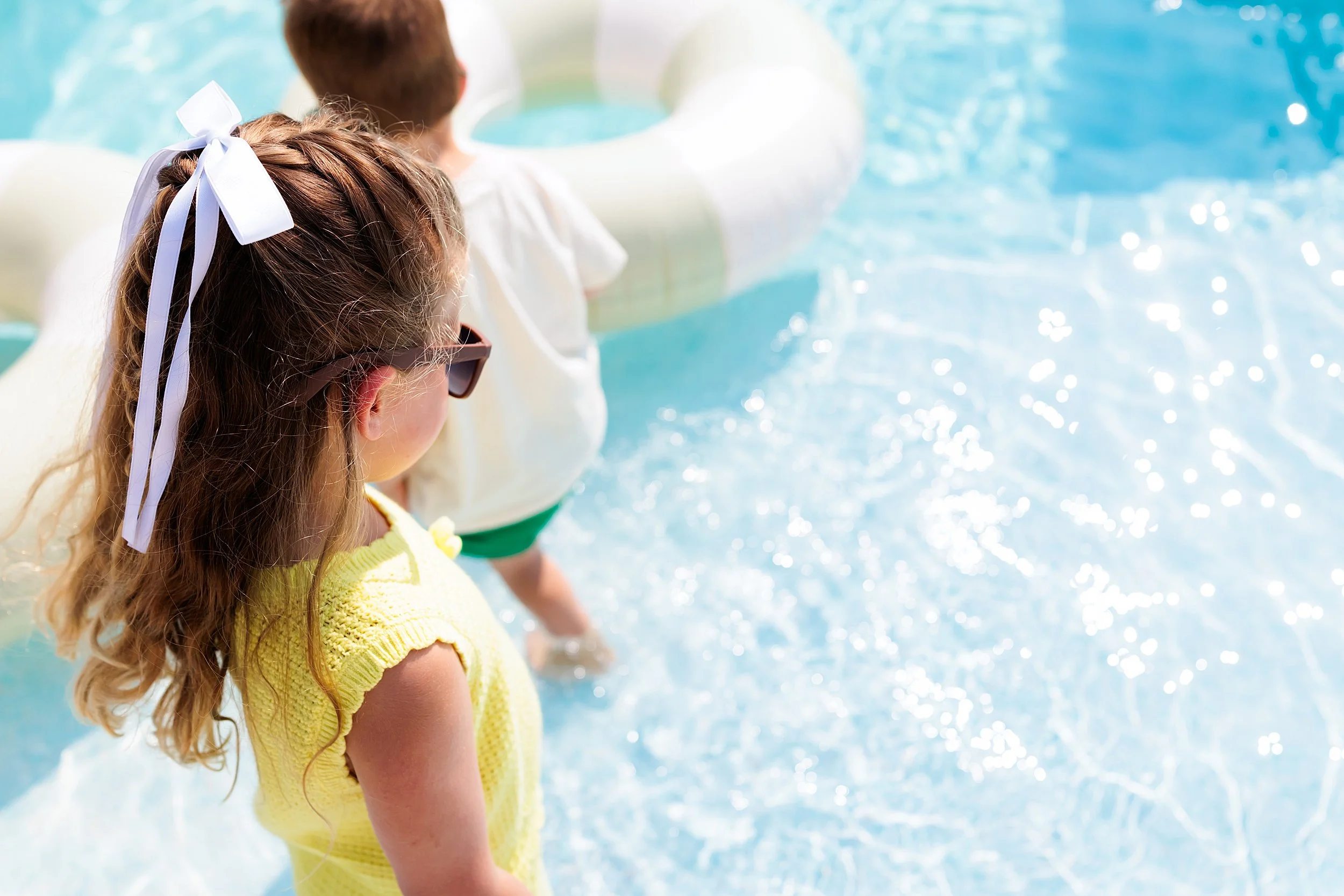 Colorful-Fun-Pool-Family-Session-Minneapolis-Photographer-22.jpg